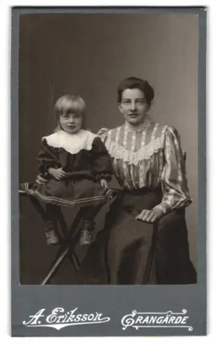 Fotografie A. Eriksson, Grangärde, Mutter mit Kind