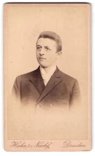 Fotografie Hahn`s Nachf., Dresden, Waisenhaus-Str. 30, Porträt eines jungen Mannes