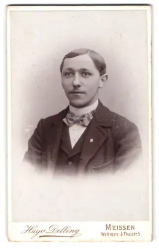 Fotografie Hugo Delling, Meissen, Thalstrasse 5, Porträt eines jungen Mannes mit Turnerabzeichen FFFF