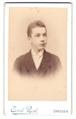 Fotografie Ernst Rost, Dresden, Wettinerstrasse 15, Porträt eines jungen Mannes