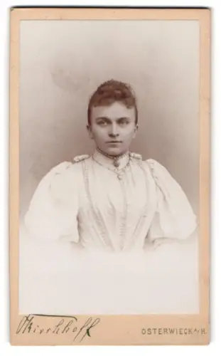 Fotografie H. Kirchhoff, Osterwieck, Bahnhofstrasse 4, Porträt einer jungen Frau
