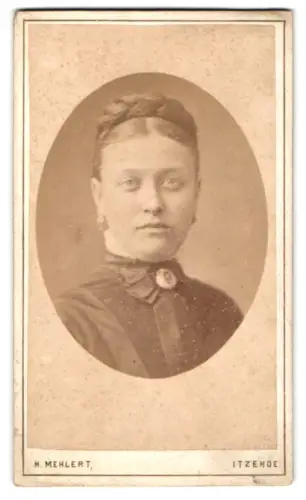 Fotografie H. Mehlert, Itzehoe, Porträt einer Dame