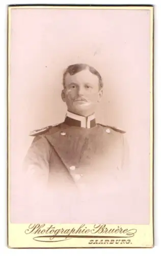 Fotografie Photographie Bruère, Metz, Rattenthurmstrasse 8, Unteroffizier der Ulanen in Uniform