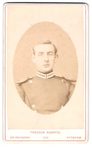 Fotografie Theodor Haertel, Potsdam, Charlottenstrasse 25, Garde-Ulan in Uniform