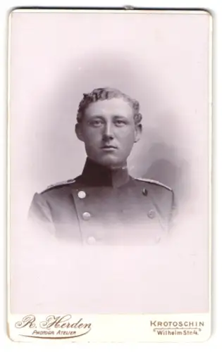 Fotografie R. Herden, Krotoschin, Wilhelm-Str. 4, Offizier im Uniformrock