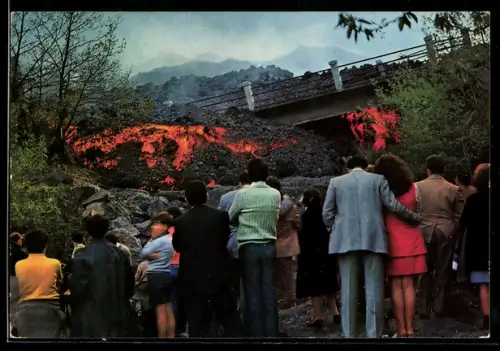 AK Taormina, La colata lavica dell`Etna distrugge un ponte