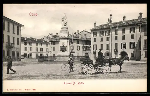 AK Como, Piazza A. Volta con carrozza e ciclista