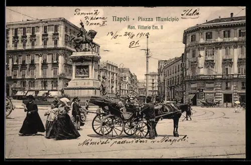 AK Napoli, Piazza Municipio con Monumento a Vittorio Emanuele II e carrozza a cavallo