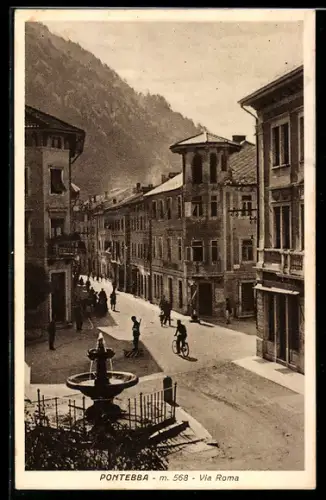 AK Pontebba, Via Roma con fontana e ciclista