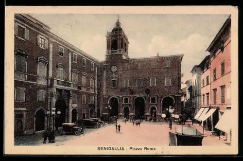 AK Senigallia, Piazza Roma con automobili d`epoca e passanti