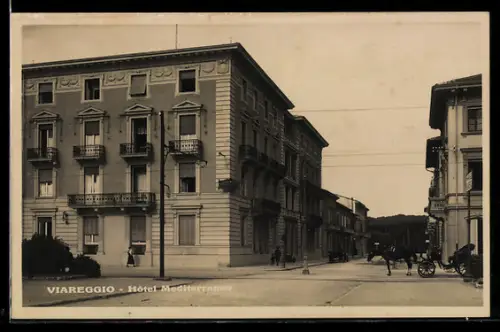 AK Viareggio, Hotel Mediterraneo e carrozza sulla strada