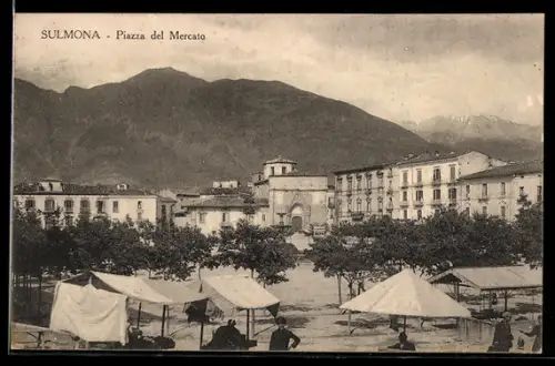 AK Sulmona, Piazza del Mercato con vista sulle montagne