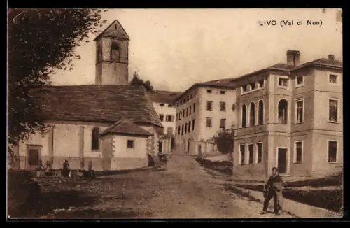 AK Livo /Val di Non, Vista del paese con chiesa e edifici storici