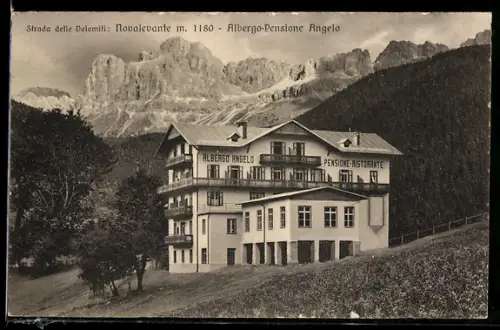 AK Novalevante, Albergo-Pensione Angelo e montagne delle Dolomiti sullo sfondo