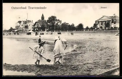 AK Travemünde, Kinder spielen am Strand