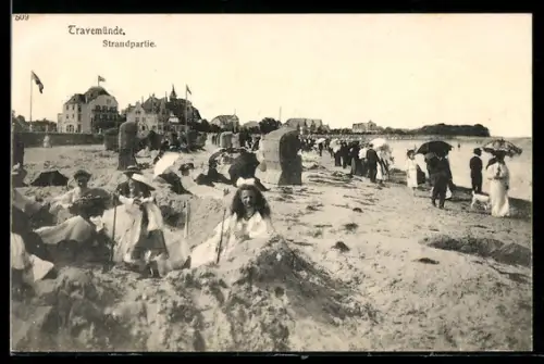 AK Travemünde, Kinder und Spaziergänger am Strand