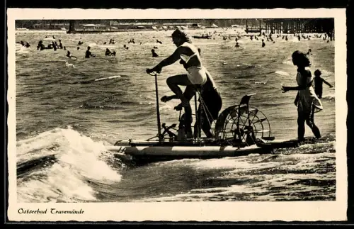 AK Travemünde, Badegäste mit Wasserfahrrad