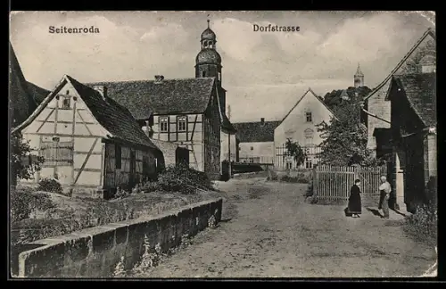 AK Seitenroda, Dorfstrasse mit Kirchturm