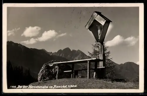 AK Herzebenalm, Flurkreuz im Pinnistal
