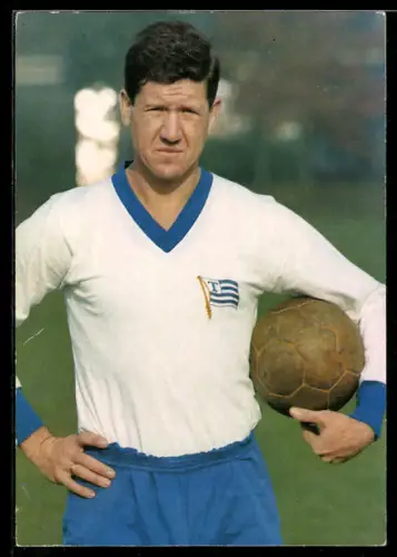 AK Portrait des Fussballspielers Horst Szymaniak im Trikot von Tasmania Berlin