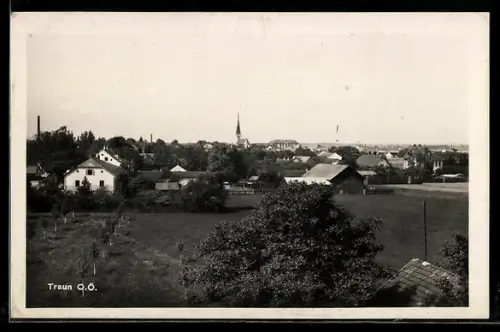 AK Traun /O.-Ö., Teilansicht mit Kirche