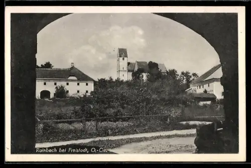 AK Rainbach bei Freistadt, Ortspartie mit Kirche durch Tor