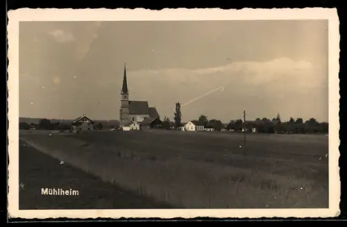 AK Mühlheim, Panorama mit Kirche und Feldern