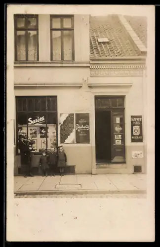 Foto-AK Bremen, Geschäft von Eugen Feltz in der Haferkamp-Strasse 64, Emailleschild Kaffee Hag