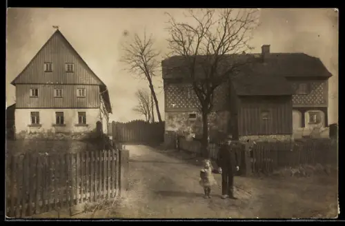 Foto-AK Fischbach /Arnsdorf, Ortspartie mit Wohnhäusern