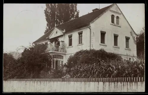 Foto-AK Seusslitz, Weinberg-Villa mit Gartenanlage