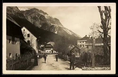 Foto-AK Nötsch am Dobratsch, Strassenpartie mit Wohngebäuden, 1924