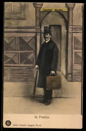 AK Mann mit Hut und Mantel vor dem Central Hotel