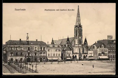AK Saarlouis, Marktplatz mit Kathol. Kirche, Geschäft Mayer Hanau