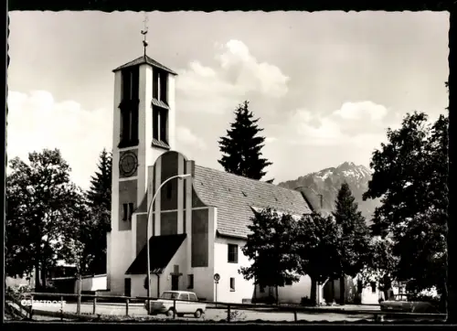 AK Oberstdorf /Allgäu, Evengelische Christuskirche mit Strassenpartie