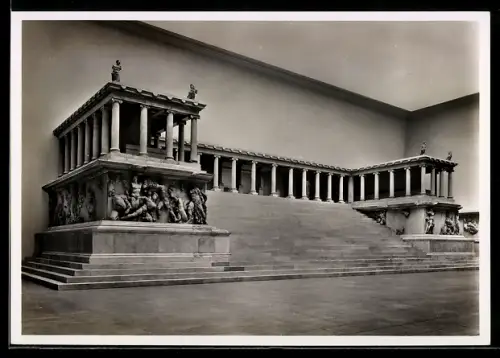 AK Berlin, Pergamon-Museum, Der Altar von Pergamon