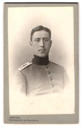 Fotografie Ludwig Mertens, Rendsburg, Am Gymnasium, Einjährig-Freiwilliger Gefreiter von Feld-Artillerie-Rgt. Nr. 45