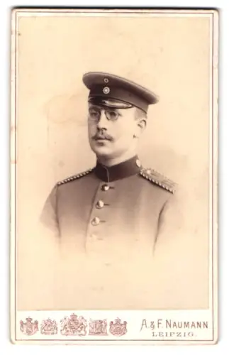 Fotografie A. & F. Naumann, Leipzig, Dorotheenstrasse, Einjährig-Freiwilliger Obergefreiter, Regiment Nr. 134, in Uniform