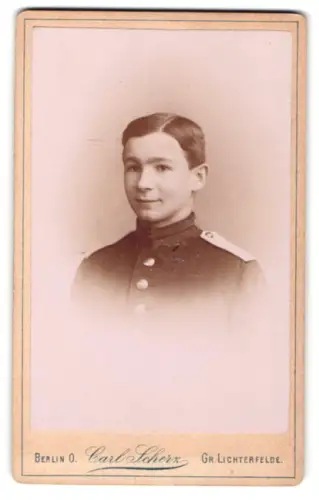 Fotografie Carl Scherz, Berlin, Holzmarkt-Str. 71, Garde-Gefreiter in Uniform