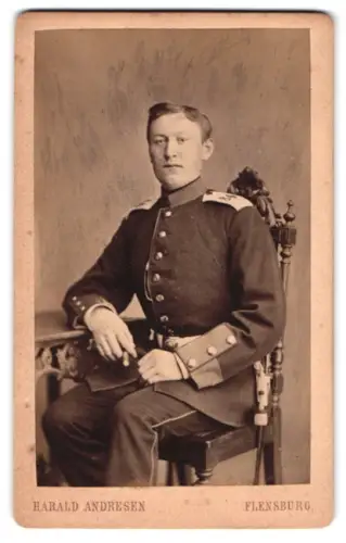 Fotografie Harald Andresen, Flensburg, Norder-Str. 89, Soldat vom Infanterie-Regiment Nr. 84 in Uniform mit Bajonett