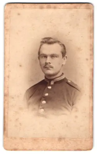 Fotografie Thies & Nordahl, Hannover, Humboldtstrasse 1, Unteroffizier in Uniform