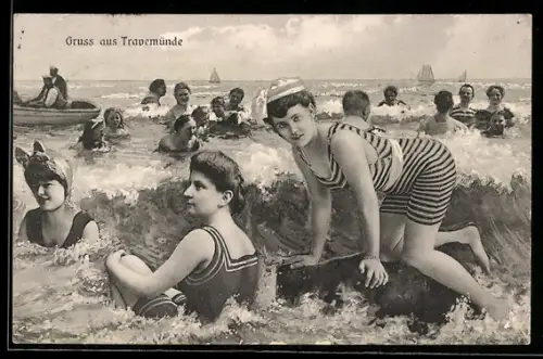 AK Travemünde, Frauen im Badeanzug am Strand