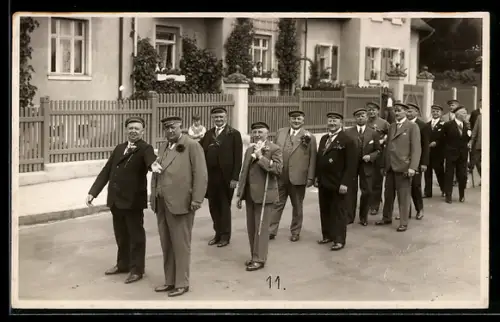 Foto-AK Erlangen, Gruppenbild der Altherrenschaft
