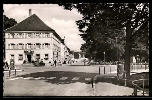 AK Leutkirch, Hotel Post, Strassenszene