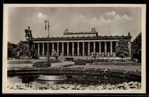 AK Berlin, Altes Museum, Brunnen, Reiterstandbild