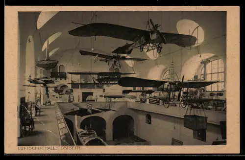 AK München, Flugzeug, Deutsches Museum, Luftschiffhalle, Innenansicht