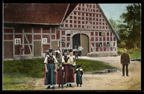 AK Bad Nenndorf, Gruppe in Volkstrachten des Ortes vor einem Bauernhaus