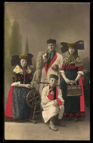 Foto-AK Familie in Bückeburger Tracht, 1922