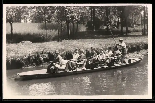 Foto-AK Besuchergruppe im Spreewald-Kahn