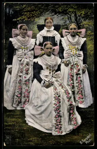 AK Wendenland, Mädchengruppe in festlichen Trachten