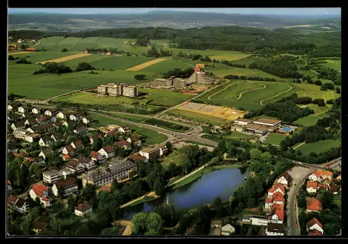 AK Bad Meinberg, Totalansicht aus der Vogelschau mit Kurparksee, Bewegungszentrum und Kliniken